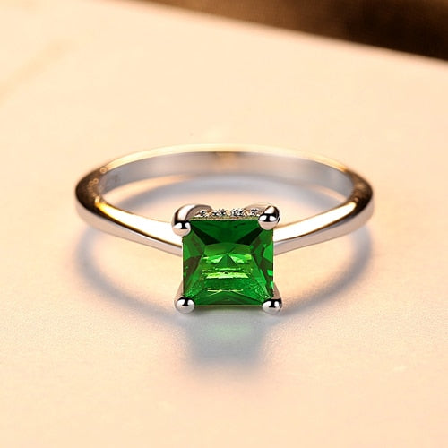 Emerald Finger Ring